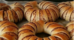 别去蛋糕店买面包圈了