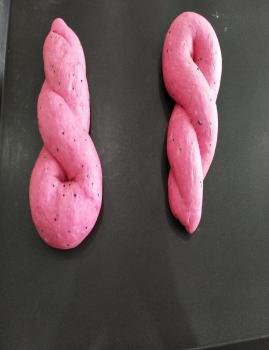 火龙果面包的制作