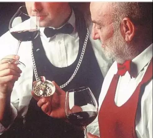 调酒师技巧和红酒辨别_西安调酒培训学校